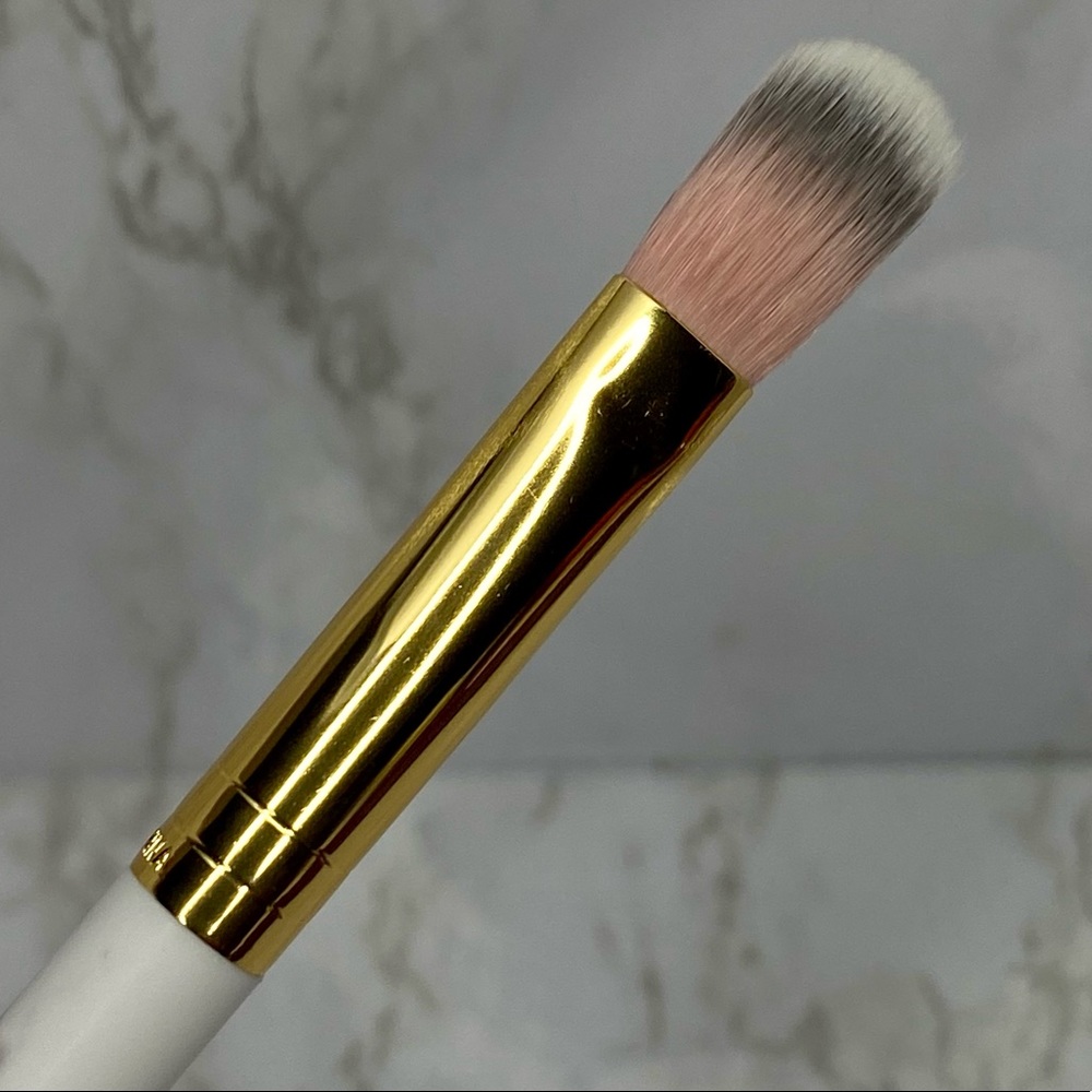 MAC Cosmetics 234SES Eye Blending Brush - Picture 2 of 5